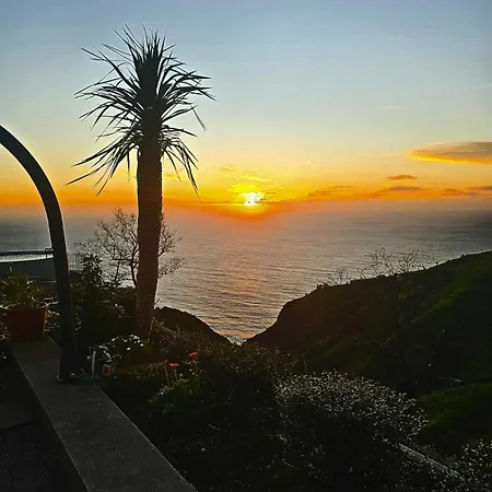 Sunset Refuge * Fajã da Ovelha